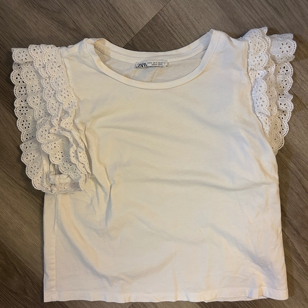 White Zara crop top with ruffled sleeves